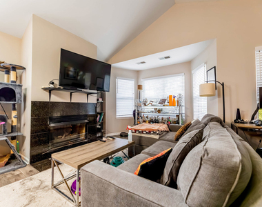 671 W Division Street - Photo Thumbnail 2