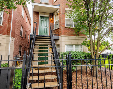 671 W Division Street - Photo Thumbnail 13