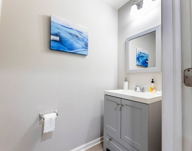 671 W Division Street - Photo Thumbnail 6