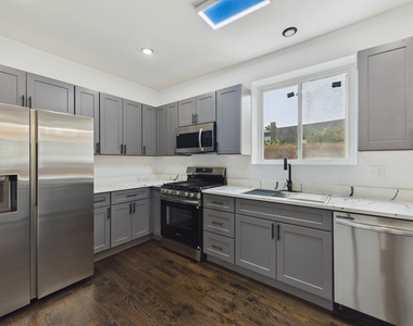 7919 S Ellis Avenue - Photo Thumbnail 9