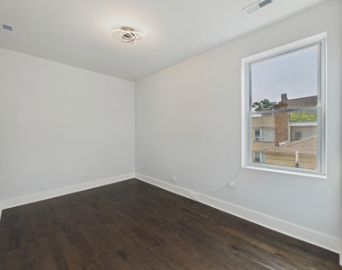 7919 S Ellis Avenue - Photo Thumbnail 12