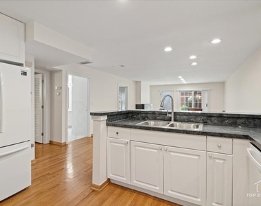 1812 S Dearborn Street - Photo Thumbnail 9
