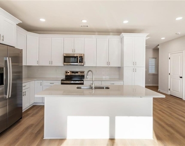 14 Wade Street - Photo Thumbnail 12