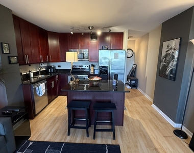 1636 N Wells Street - Photo Thumbnail 8