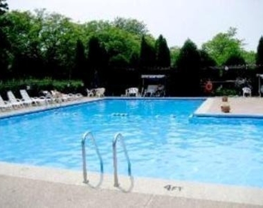 2311 S Goebbert Road S - Photo Thumbnail 9
