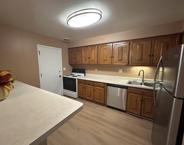 2311 S Goebbert Road S - Photo Thumbnail 13