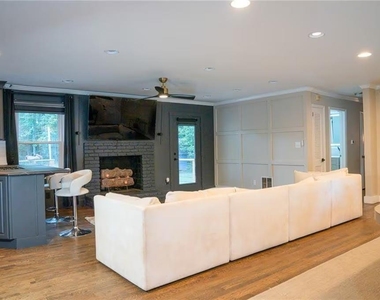 1850 Acuba Lane Ne - Photo Thumbnail 6