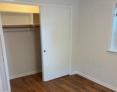 1860 Parkside Drive - Photo Thumbnail 12