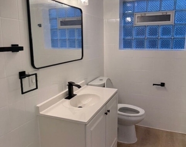427 S 19th Avenue - Photo Thumbnail 10