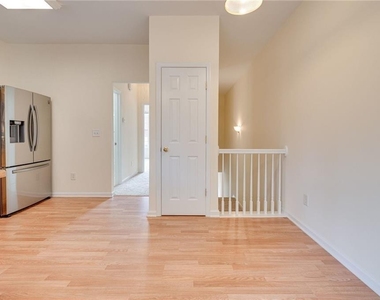 3246 Mill Springs Cir - Photo Thumbnail 6
