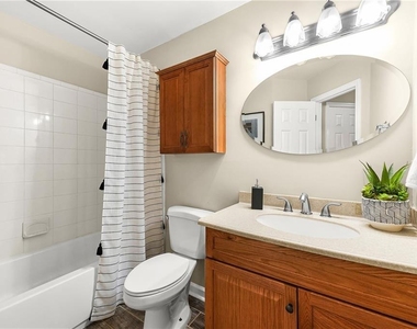 2174 River Heights Court Se - Photo Thumbnail 9