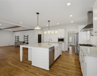 827 Derrydown Way - Photo Thumbnail 14