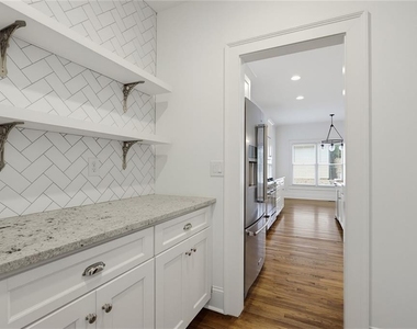 827 Derrydown Way - Photo Thumbnail 8