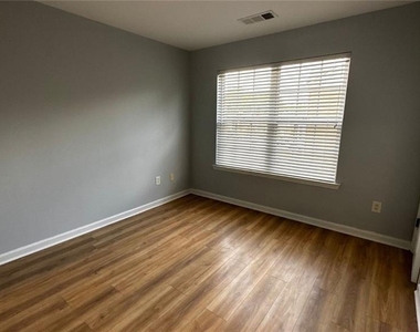 3152 Mill Springs Cir - Photo Thumbnail 13