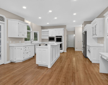 2715 Wendy Drive - Photo Thumbnail 6