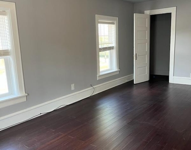 311 S Wheaton Avenue - Photo Thumbnail 3