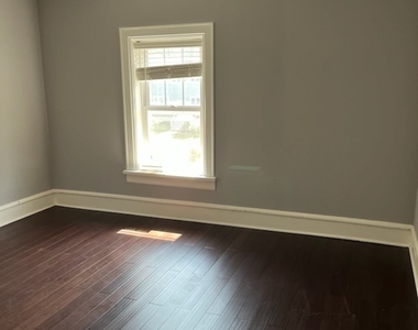 311 S Wheaton Avenue - Photo Thumbnail 6