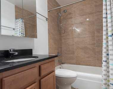 525 W Hawthorne Place - Photo Thumbnail 3