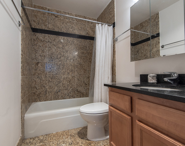 525 W Hawthorne Place - Photo Thumbnail 4