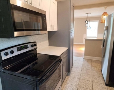 2165 Pinehurst Drive - Photo Thumbnail 8