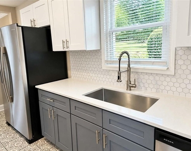 2165 Pinehurst Drive - Photo Thumbnail 6