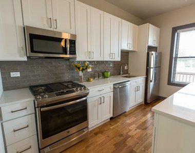 2850 N Seminary Avenue - Photo Thumbnail 5