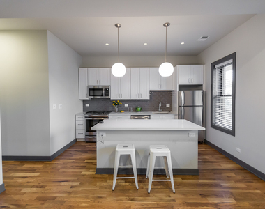 2850 N Seminary Avenue - Photo Thumbnail 4