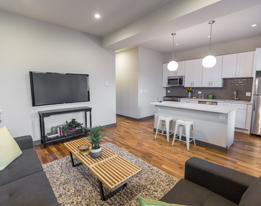 2850 N Seminary Avenue - Photo Thumbnail 2