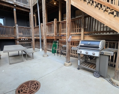 2850 N Seminary Avenue - Photo Thumbnail 12
