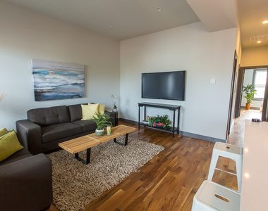 2850 N Seminary Avenue - Photo Thumbnail 6