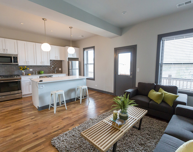 2850 N Seminary Avenue - Photo Thumbnail 1
