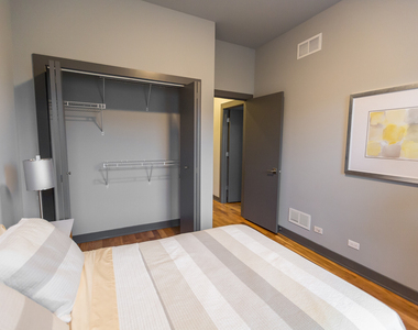 2850 N Seminary Avenue - Photo Thumbnail 9