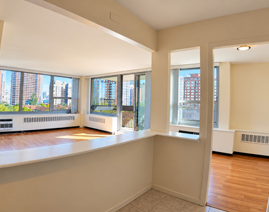 1255 N Sandburg Terrace - Photo Thumbnail 5