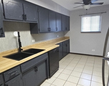 13615 Lamon Avenue - Photo Thumbnail 5