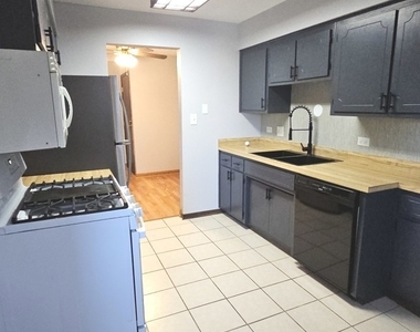 13615 Lamon Avenue - Photo Thumbnail 3