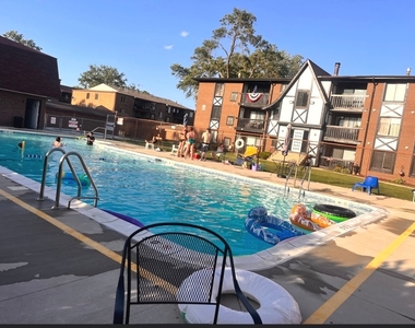 13615 Lamon Avenue - Photo Thumbnail 15