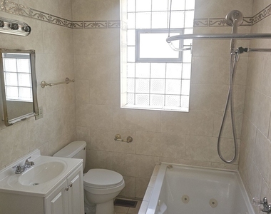 7014 S Crandon Avenue - Photo Thumbnail 6