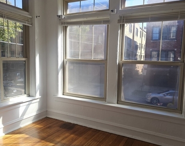 7014 S Crandon Avenue - Photo Thumbnail 2