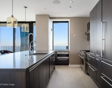 225 N Columbus Drive - Photo Thumbnail 10