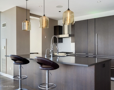 225 N Columbus Drive - Photo Thumbnail 9