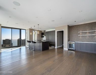 225 N Columbus Drive - Photo Thumbnail 5