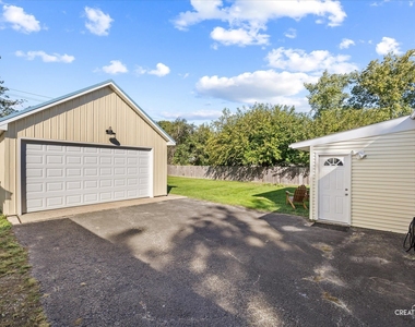 1114 S President Street - Photo Thumbnail 15