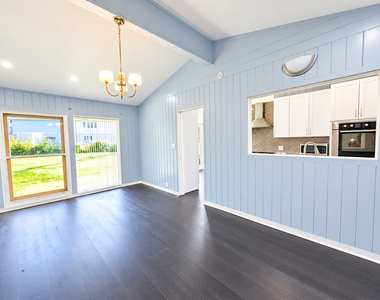 1070 Winwood Drive - Photo Thumbnail 2