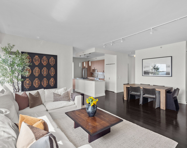545 N Dearborn Street - Photo Thumbnail 2