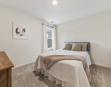 1088 Moraine Drive - Photo Thumbnail 9