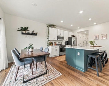 1088 Moraine Drive - Photo Thumbnail 3