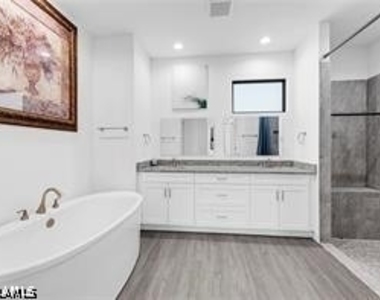 2801 Nancy Drive - Photo Thumbnail 16