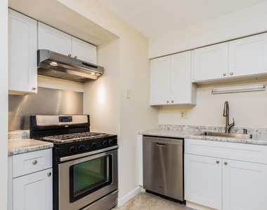 608 Springbrook - Photo Thumbnail 5