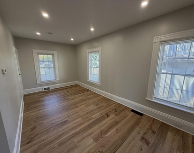 319 Jewett - Photo Thumbnail 7