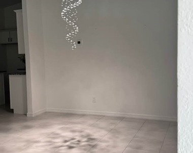 2912 Nw 19th Avenue - Photo Thumbnail 3
